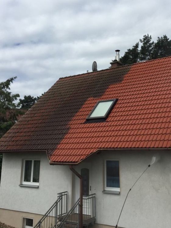 Nettoyage et démoussage de toiture à Clichy-sous-Bois (93390) en Seine-Saint-Denis (93)